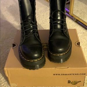 DR MARTENS